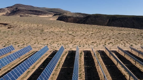 solar-panels-desert (1)